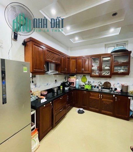 YÊN HÒA PHỐ - NHÀ ĐẸP Ở NGAY – GẦN PHỐ - NGÕ RỘNG THOÁNG - SÂN ĐỂ XE SIÊU RỘNG 
* 5T x 36m2, MT