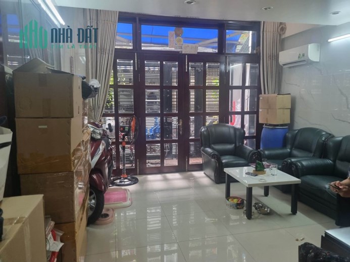 VÕ VĂN TẦN ĐOẠN HAI CHIỀU P5 QUẬN 3. DTSD 217M2, 6 TẦNG BTCT.
CÁCH MẶT TIỀN 50M CHỦ VỪA Ở VỪA KINH