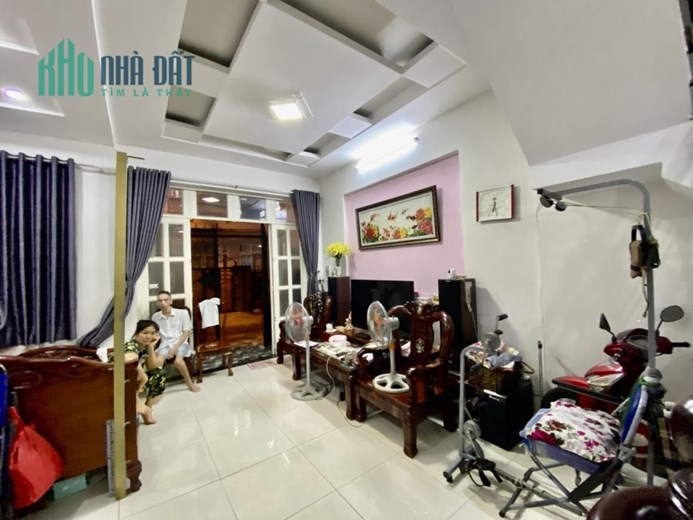 Bán nhà MẶT TIỀN kế chợ Tân Hương, Quận Tân Phú, 66m2(5.1x13) VUÔNG, 2 Tầng BTCT