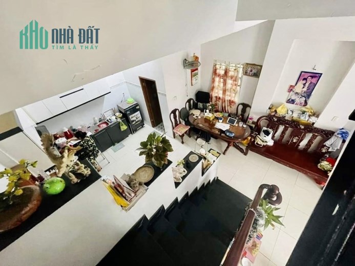 Bán nhà MẶT TIỀN kế chợ Tân Hương, Quận Tân Phú, 66m2(5.1x13) VUÔNG, 2 Tầng BTCT