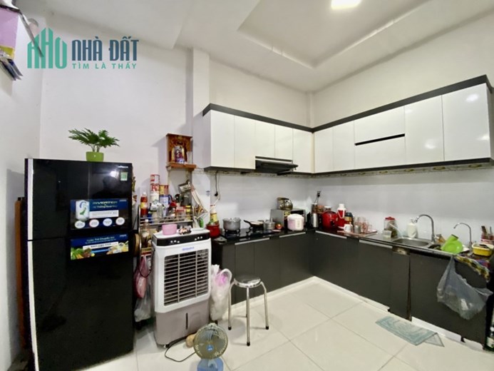 Bán nhà MẶT TIỀN kế chợ Tân Hương, Quận Tân Phú, 66m2(5.1x13) VUÔNG, 2 Tầng BTCT