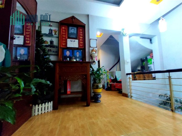 BÁN ĐẤT TẶNG NHÀ 3T CŨ-Ô TÔ VÀO NHÀ-THÁI THỊNH-TT ĐỐNG ĐA-52m-CĂN GÓC
