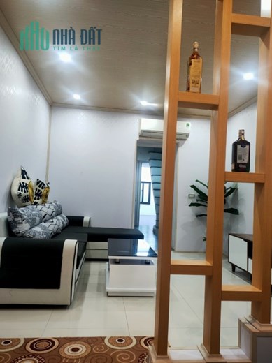 Hiếm bán nhà Hoàng Cầu 30m2 x4 tầng, mt 4.5m, oto đỗ cửa, gần hồ, 4.7 tỷ