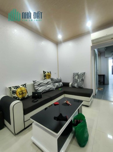 Bán nhà Hoàng Cầu 40m2 x4 tầng, mt 5m, oto đỗ cửa, gần hồ, 4.8 tỷ