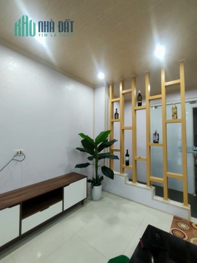 Bán nhà Hoàng Cầu 40m2 x4 tầng, mt 5m, oto đỗ cửa, gần hồ, 4.8 tỷ