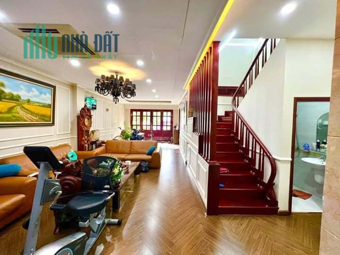 Bán Nhà Ngõ 135 Phố Đội Cấn 118m2 x 5 tầng, view hồ , 2 thoáng, ngõ rộng ô tô dừng đỗ ngày đêm, giá