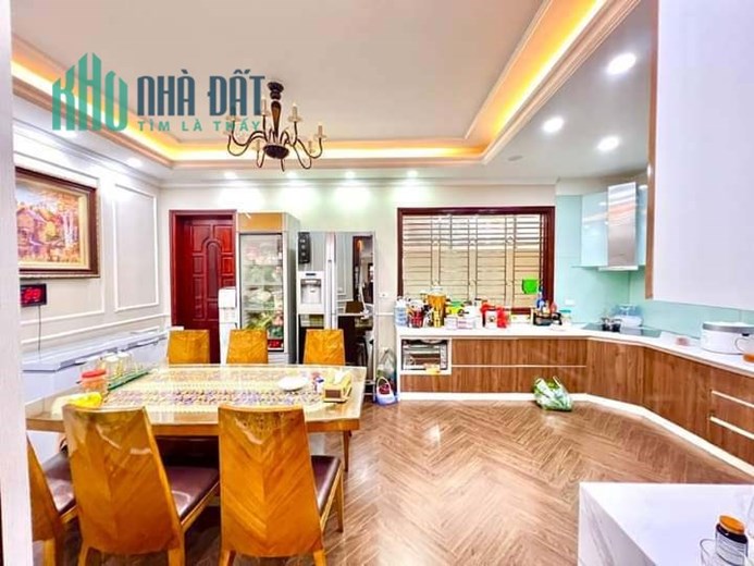 Bán Nhà Ngõ 135 Phố Đội Cấn 118m2 x 5 tầng, view hồ , 2 thoáng, ngõ rộng ô tô dừng đỗ ngày đêm, giá