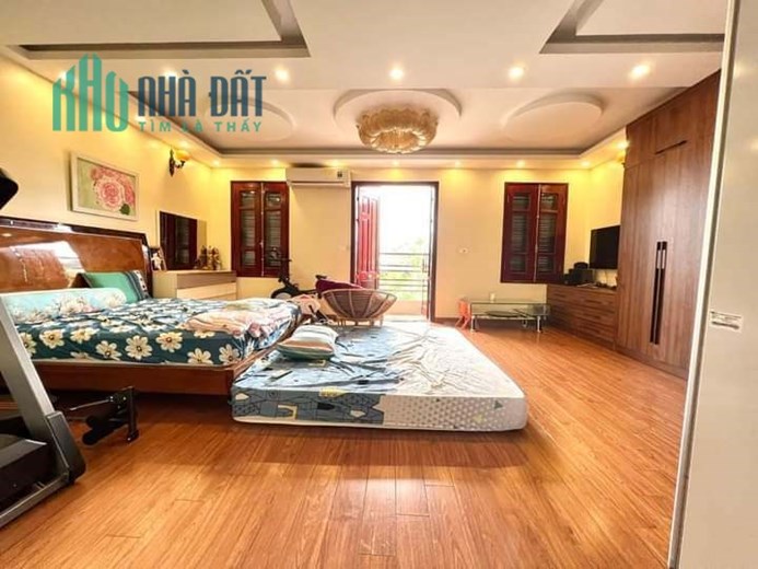 Bán Nhà Ngõ 135 Phố Đội Cấn 118m2 x 5 tầng, view hồ , 2 thoáng, ngõ rộng ô tô dừng đỗ ngày đêm, giá