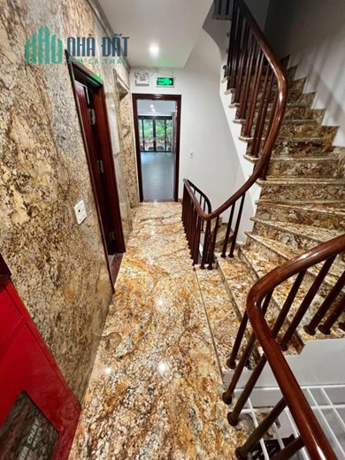 CẦN TÌM KHÁCH THUÊ NGUYÊN CĂN QUAN HOA, CẦU GIẤY, DIỆN TÍCH 95M, MT 5M, 6 TẦNG THANG MÁY