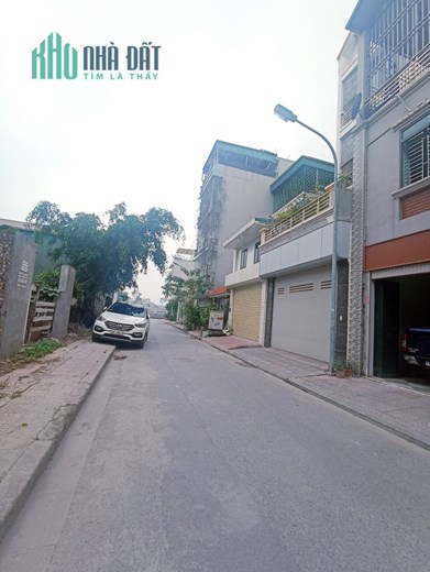 BÁN ĐẤT TẶNG NHÀ C4 ( 2 PN) 35 M2 _ Ô TÔ VÀO NHÀ_ VUÔNG VẮN_ KHU TRUNG TÂM_ LONG BIÊN_ GIÁ ĐẦU TƯ _