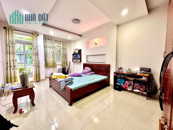 CHÍNH CHỦ BÁN NHÀ, ĐƯỜNG 8m, 4 TẦNG, GIÁ 10.5 TỎI, P PHÚ MỸ Q7.