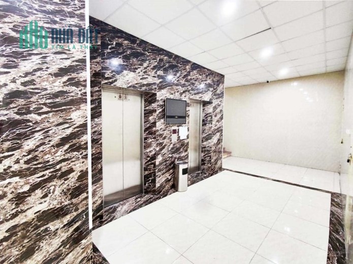CCMN ngõ thông Thang Máy gần phố Láng Đống Đa 70M, 8T, MT 5m, Giá 12 Tỷ (Thương thượng)