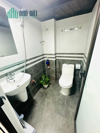 CCMN ngõ thông Thang Máy gần phố Láng Đống Đa 70M, 8T, MT 5m, Giá 12 Tỷ (Thương thượng)