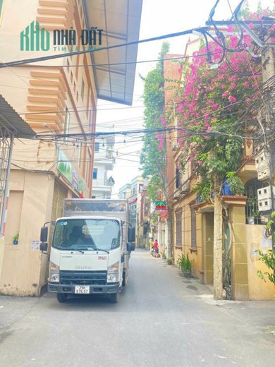 Bán gấp mảnh đất Minh Khai Bắc Từ Liêm, 43m2, Ô tô vào đất, Giá: nhỉnh 3 tỷ