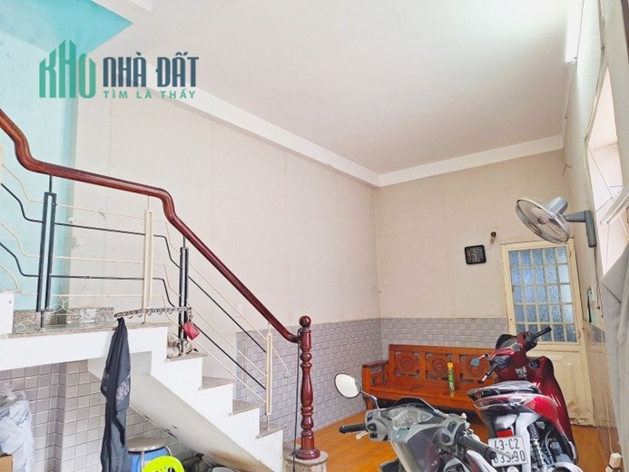Nhà Nguyễn Tất Thành góc kiệt 5m, 62m3, 2 tầng, 3.05 tỷ