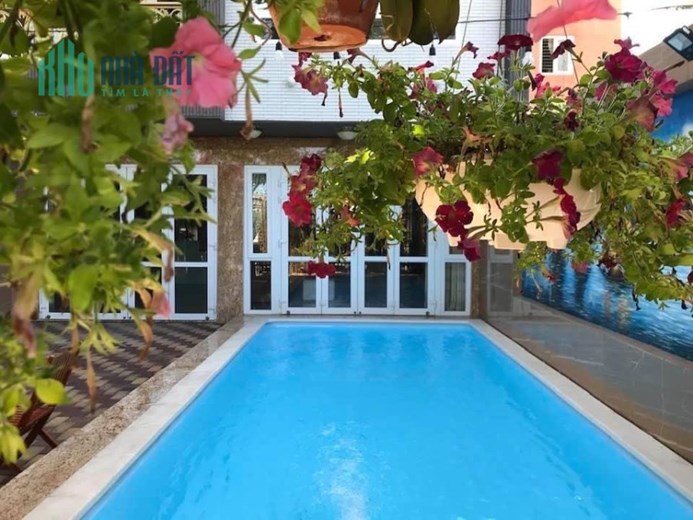 Ngộp Nặng: Hàng Hiếm Siêu phẩm biệt thự Nguyễn Hữu Thọ, 215m2. Thang máy. Hồ Bơi. Dòng tiền 550 Tr