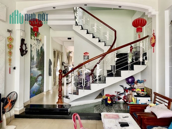 BÁN RẺ BÁN NHANH NHÀ 2 TẦNG KIỆT 6M HÀM NGHI - BÊN CẠNH VIEW BỜ HỒ