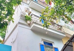 BÁN NHÀ 4 TẦNG 1TUM 20M RA MẶT PHỐ DT:25M2 x MT:5M x 3 PHÒNG NGỦ GIÁ:1.9 TỶ GẦN PHỐ CỔ  _ TRUNG TÂM