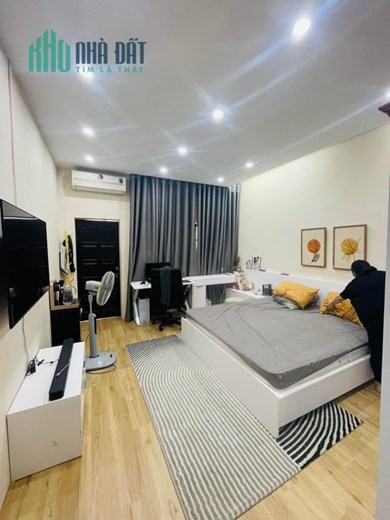 CỰC PHẨM, Bán nhà Đường Láng 47m2, 4 tầng  Lô góc cạnh phố sổ vuông chỉ với 5 tỷ