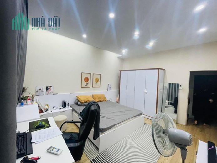 CỰC PHẨM, Bán nhà Đường Láng 47m2, 4 tầng  Lô góc cạnh phố sổ vuông chỉ với 5 tỷ