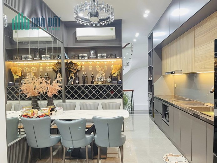 Bán nhà mặt phố Bà Triệu, vị trí đỉnh, Kd bất chấp,  mặt tiền rộng, nhà đẹp, 5 tầng, 17 tỷ