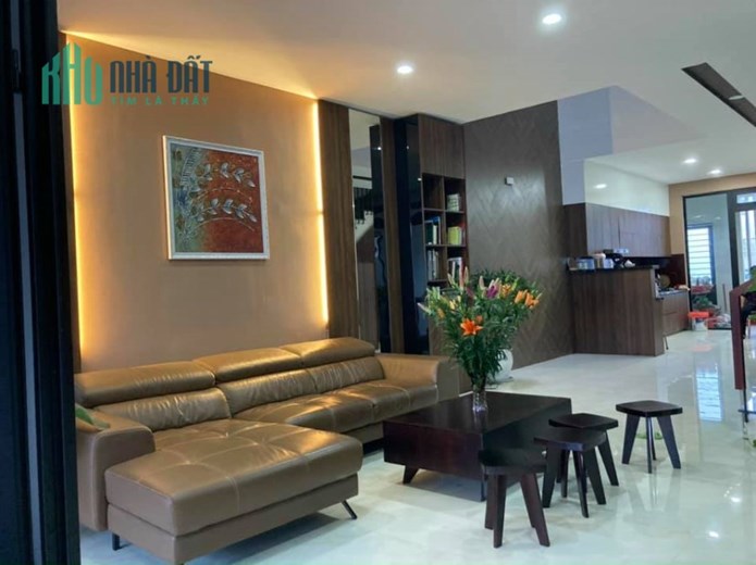 Bán  Khách Sạn  5* 19 tầng Dt 1.100m2, Góc 2 MT đường Trần Bạch Đằng,sát khu phố tây An Thượng.