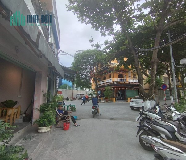 Bán nhà khu VIP Đặng Tiến Đông: Diện tích lớn, mặt tiền rộng, giá hợp lý - Đừng bỏ lỡ! Hotline O94