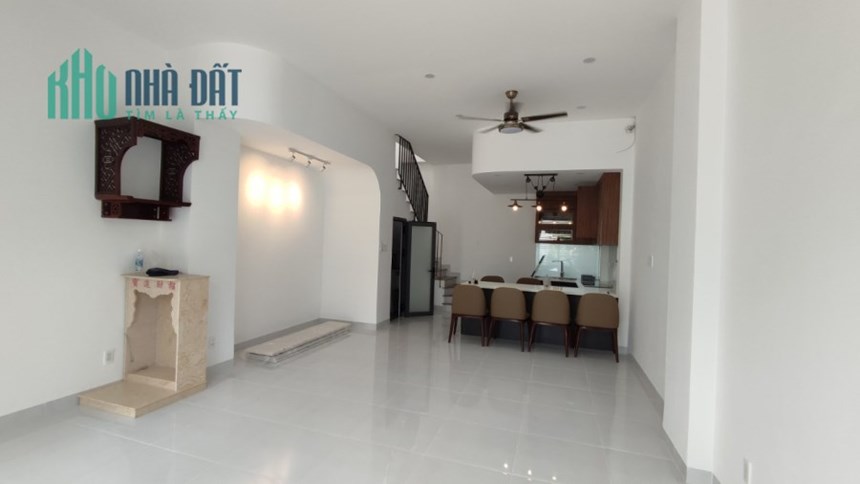 CHÍNH CHỦ Bán Nhà  Đẹp Vị Trí Đắc Địa Tại Đức Hoà Tỉnh Long An