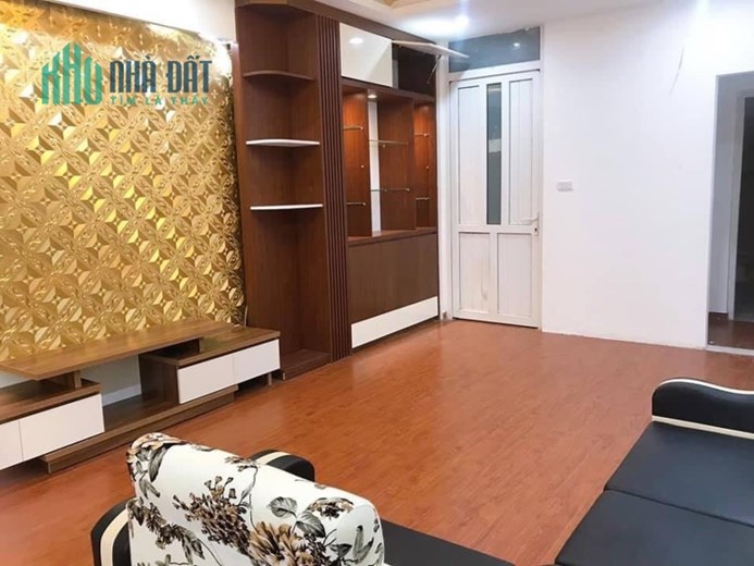 Bán nhà Hào Nam 40m2 x 5 tầng khu dân trí cao, gần ô tô giá bán 4,6 tỷ