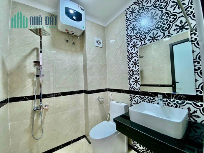 BÁN NHÀ MẶT NGÕ PHỐ NGỌC LÂM( LONG BIÊN) 60 M2 X 4 TẦNG CHỈ NHỈNH 4 TỶ