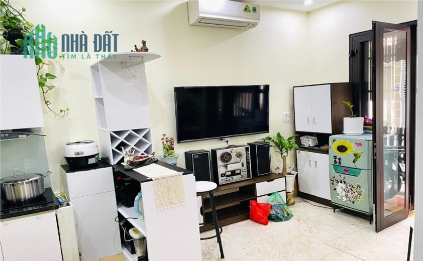 BÁN NHÀ PHỐ NGỌC TRÌ( THẠCH BÀN_ LONG BIÊN) 45 M2 X 4 TẦNG..MT : 4M._ KINH DOANH_ PHÂN LÔ_ Ô TÔ VÀO