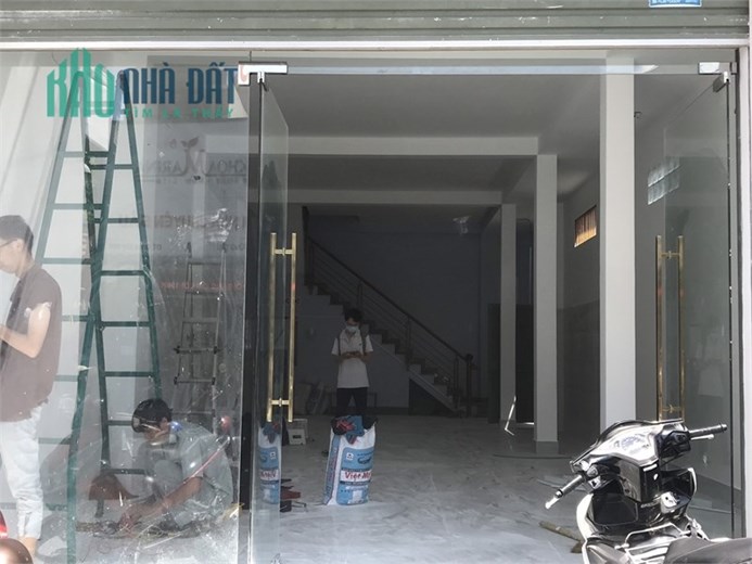 Cho thuê mặt bằng kính đẹp 1 trệt 2 lầu đường Trương Công Định, TPVT