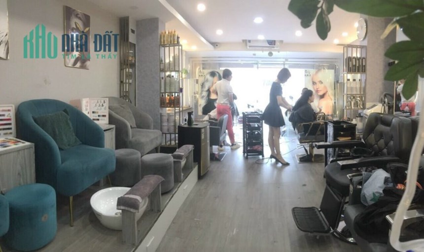 Em đi nước ngoài nên cần sang lại tiệm tóc và nails gần trung tâm Quận 1 đang có thu nhập ổn định
