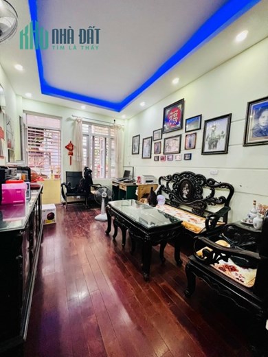 NHÀ MẶT NGÕ THUỘC MAI DỊCH TẠI QUẬN CẦU GIẤY. NHÀ ĐẸP, RỘNG RÃI, THOÁNG MÁT. GIÁ CẢ HỢP LÝ.