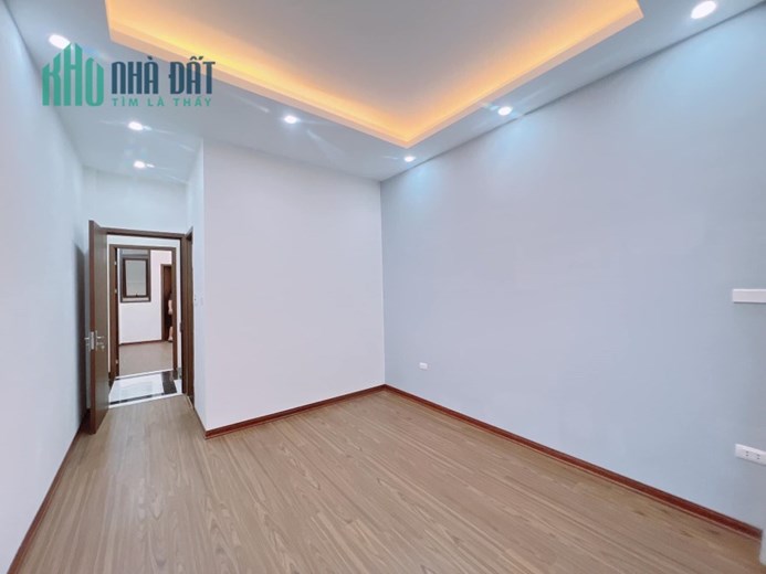 BÁN NHÀ ĐÊ LA THÀNH NHỎ ĐỐNG ĐA HÀ NỘI. NHÀ MỚI TINH 4 TẦNG , GIÁ CHỈ 100TR/M2