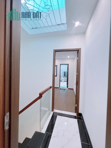 BÁN NHÀ ĐÊ LA THÀNH NHỎ ĐỐNG ĐA HÀ NỘI. NHÀ MỚI TINH 4 TẦNG , GIÁ CHỈ 100TR/M2
