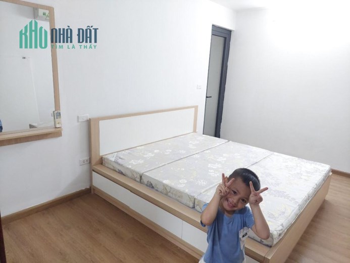 Cho thuê căn hộ tòa A chung cư Central Point lh :0966635319