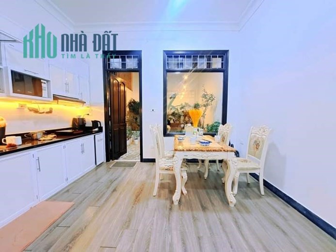 Bán Nhà Sân Vườn Phố Kim Mã Thượng 89m2 x 4 tầng , nhà mới kính koong , nội thất sang trọng , giá
