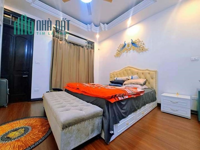 Bán Nhà Sân Vườn Phố Kim Mã Thượng 89m2 x 4 tầng , nhà mới kính koong , nội thất sang trọng , giá