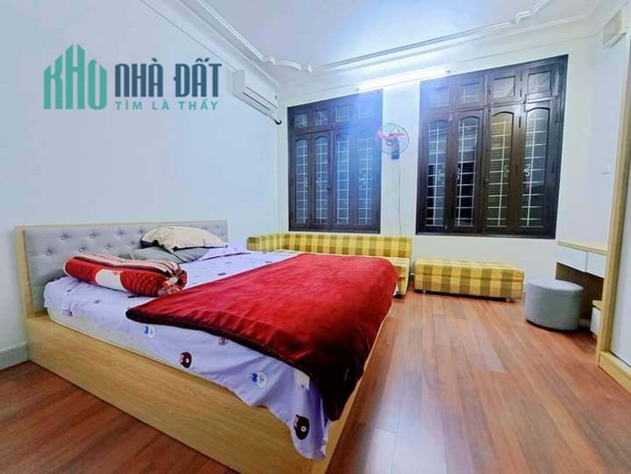 Bán Nhà Sân Vườn Phố Kim Mã Thượng 89m2 x 4 tầng , nhà mới kính koong , nội thất sang trọng , giá
