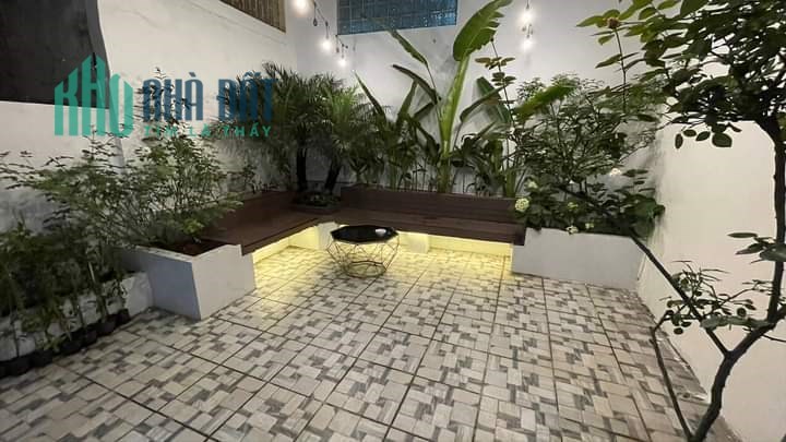 Bán Nhà Sân Vườn Phố Kim Mã Thượng 89m2 x 4 tầng , nhà mới kính koong , nội thất sang trọng , giá