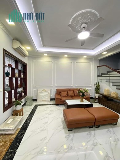 Nhà đẹp Xã Đàn,20M ra mặt phố,ngõ ba gác tránh xe máy,lô góc thoáng sáng. 46M x5 tầng,giá nhỉnh 7