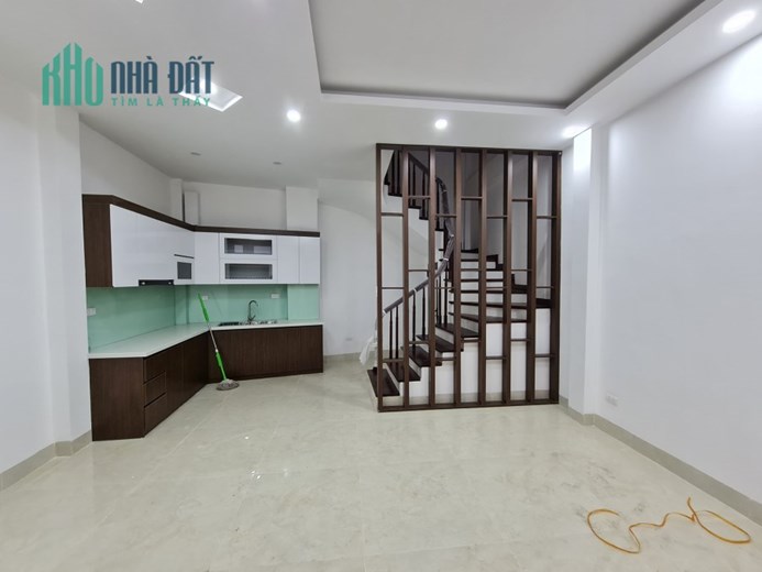 BÁN NHÀ PHƯỜNG MỄ TRÌ, QUẬN NAM TỪ LIÊM, 30M 5 TẦNG, NGÕ ÔTÔ, NHỈNH 3 TỶ