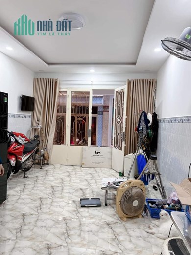 Hẻm xe hơi NGANG 4x10m-2 tấm Đoàn Văn Bơ Q4 cách Q1-100 m dưới 3 tỷ vay 1,9 tỷ