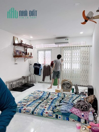 Hẻm xe hơi NGANG 4x10m-2 tấm Đoàn Văn Bơ Q4 cách Q1-100 m dưới 3 tỷ vay 1,9 tỷ