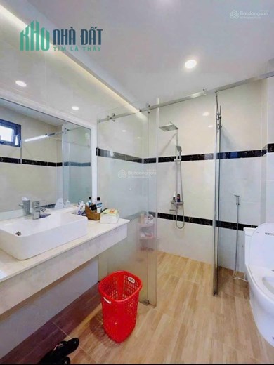 Bán nhà đẹp 4 tầng 6.4x14m, giá chỉ 6.5 tỷ, đường Huỳnh Tấn Phát