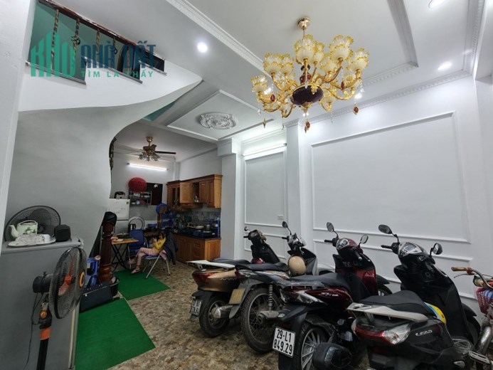 Bán nhà Hồ Tùng mậu, Cầu Giấy. 33mx5 MT8m; giá 4 tỷ 8. Phương