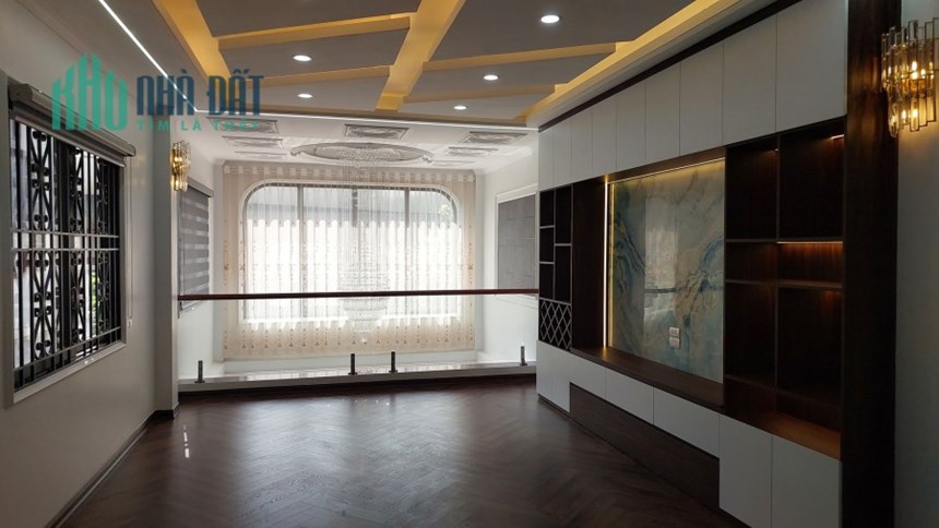 ÂU CƠ - Ô TÔ TRÁNH, THANG MÁY NHẬP, DOANH THU 800 TRIỆU 9.3 TỶ