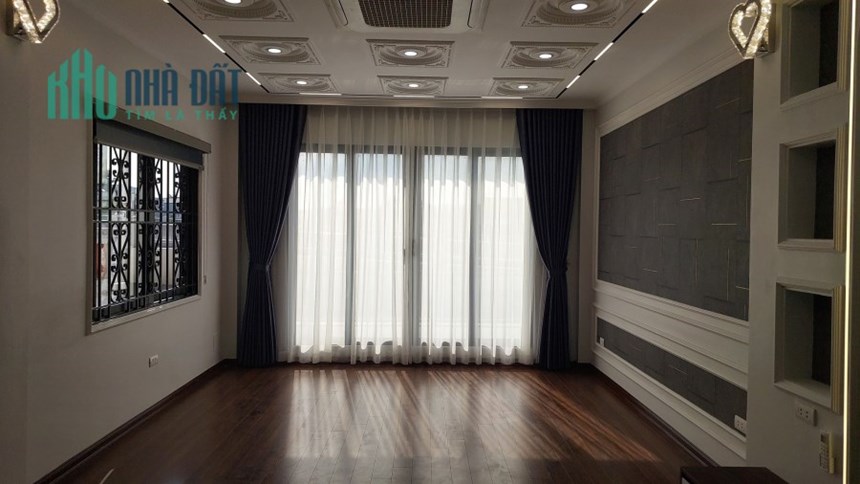 ÂU CƠ - GARA 7 CHỖ, THANG MÁY, DOANH THU >800 TRIỆU 9.1 TỶ