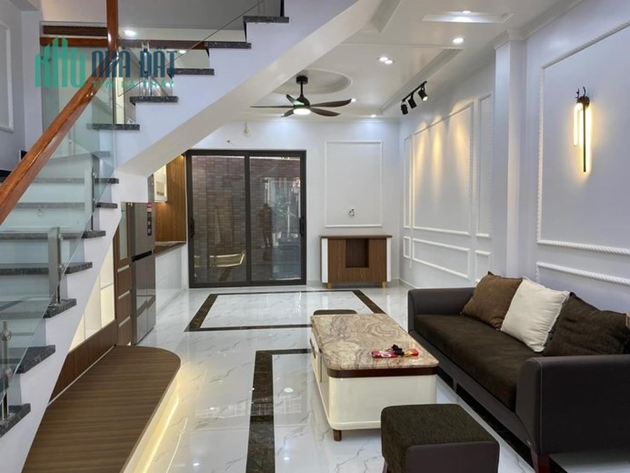 Chính Chủ Cần Bán Nhà 3,5 Tầng Ngõ 375/37 Lê Lợi – Vị Trí Đẹp – Giá Rẻ.
